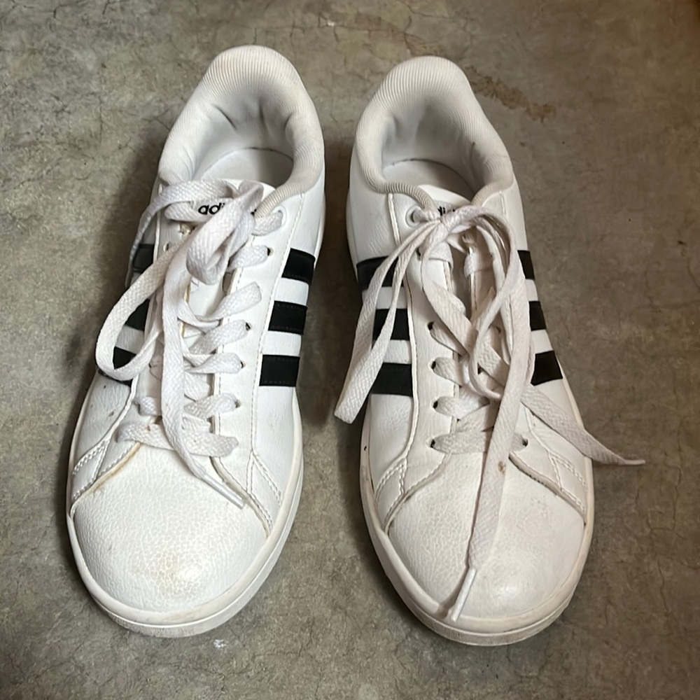 WHITE ADIDAS SNEAKERS
